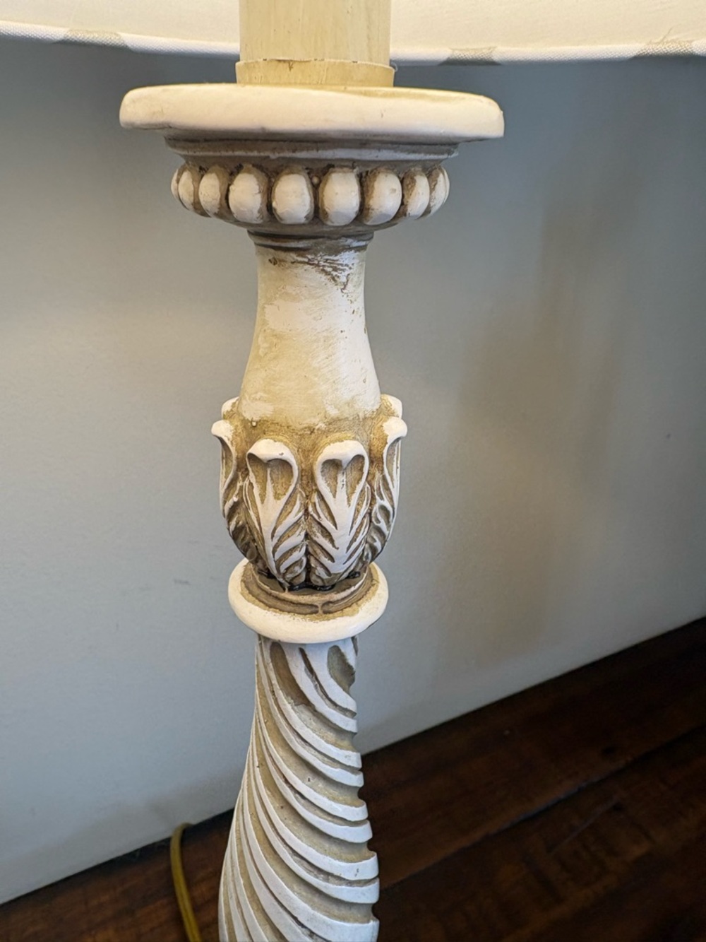 Vintage - Style Table Lamp With a Distressed White Finish/ Lattice Drum Shade - Picture 7 of 15